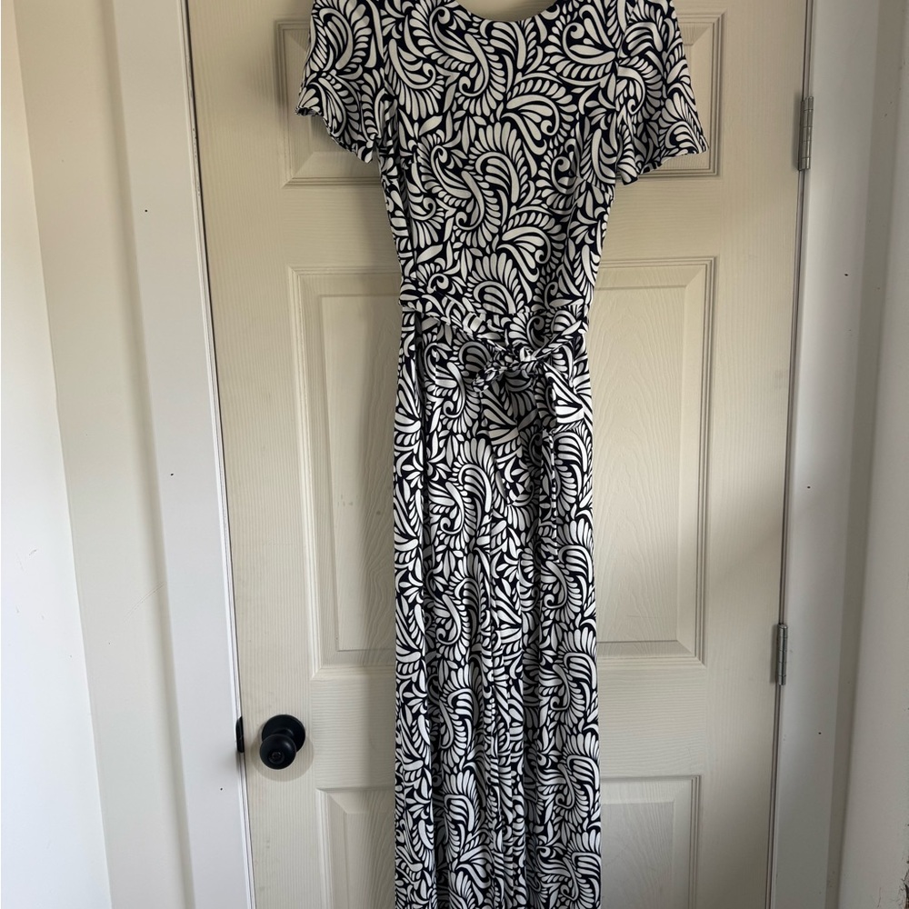 Elegant Black and White Patterned Dress